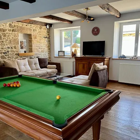 Grande Maison En Campagne Avec Piscine, 11 Voyageurs * Henansal